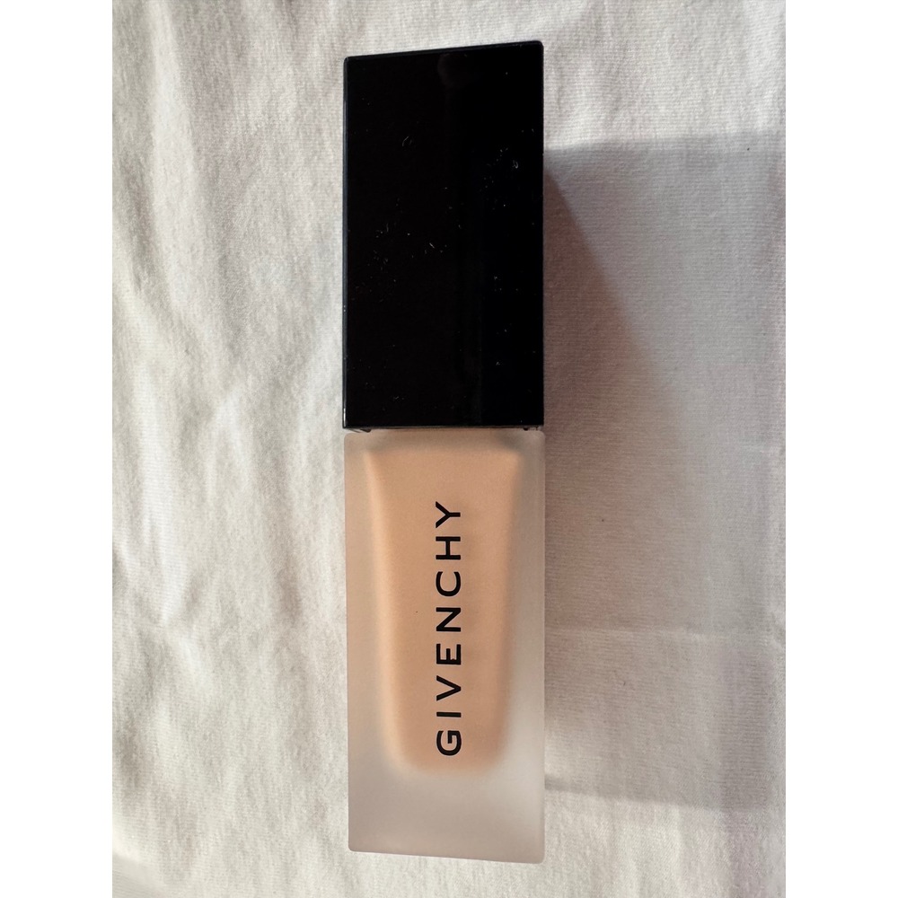 Givenchy Prisme Libre Skin-Caring Matte Foundation 3-C240 1oz New